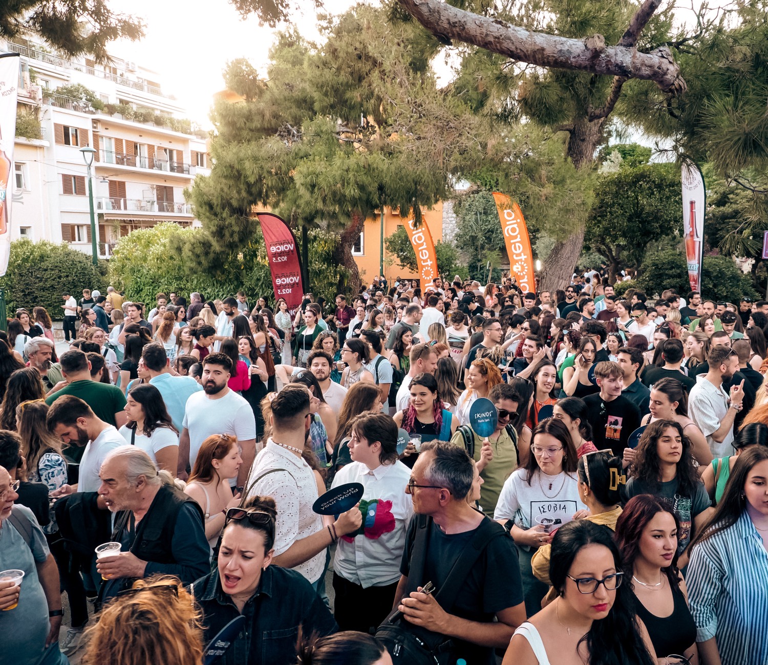 Ένας χρόνος με το μπαλκόνι του Papazó, από τον Voice102.5 