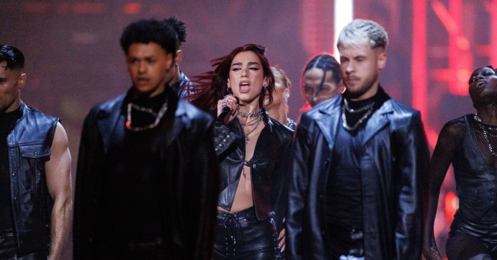 Dua Lipa και Charli XCX τραγούδησαν μαζί στο Λονδίνο - Δείτε το βίντεο