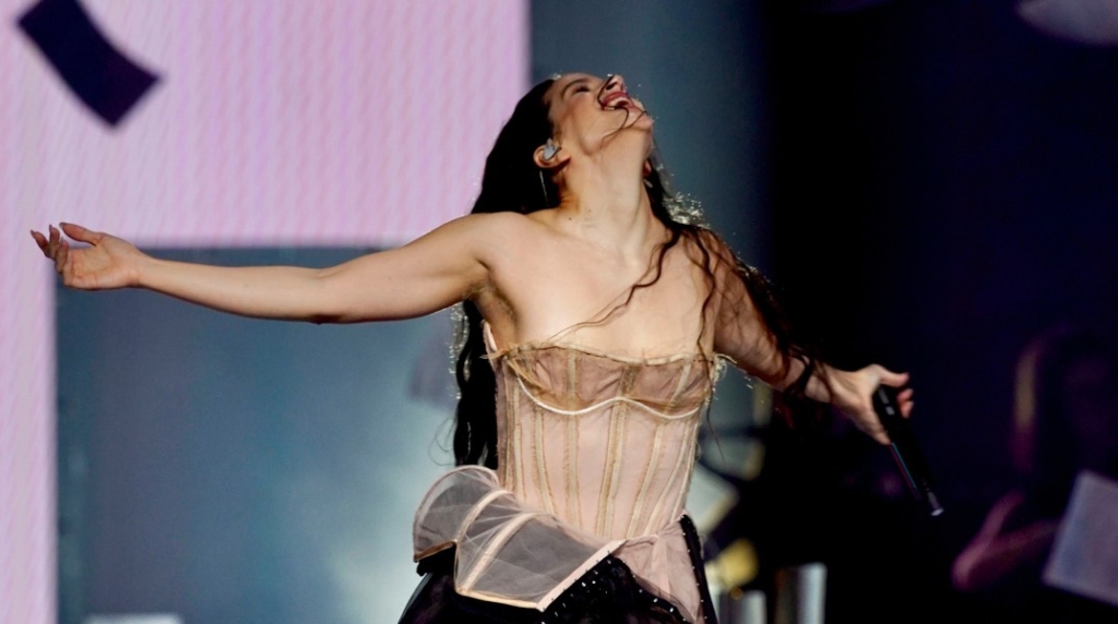 Το Βατικανό επαινεί τη Ροζαλία για τα «προκλητικά» τραγούδια πίστης στο νέο της άλμπουμ