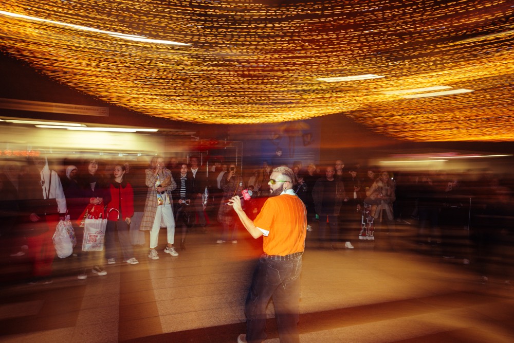 O Akylas στο live του μετρό Συντάγματος