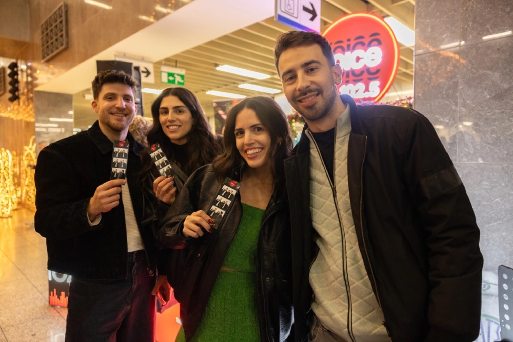 Το Christmas Night Out, από τον Voice 102.5, γέμισε μουσική το μετρό Συντάγματος