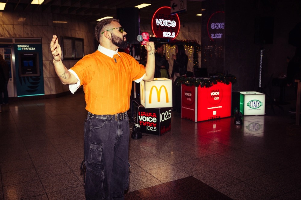 Ο Akylas στο live του μετρό Συντάγματος