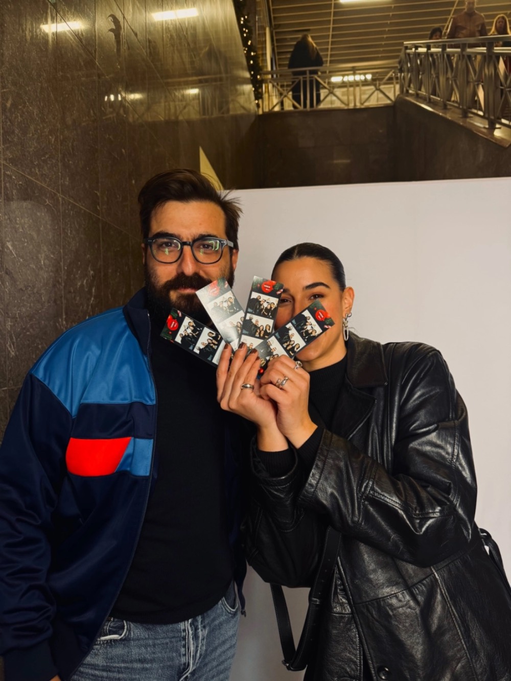 Το Christmas Night Out, από τον Voice 102.5, γέμισε μουσική το μετρό Συντάγματος