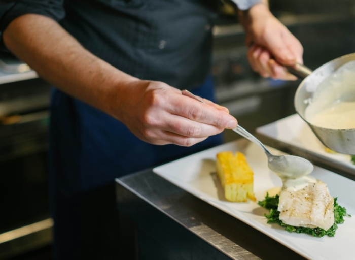 25η Μαρτίου: Γιατί σήμερα τρώμε μπακαλιάρο σκορδαλιά - Η ιστορία πίσω από το έθιμο