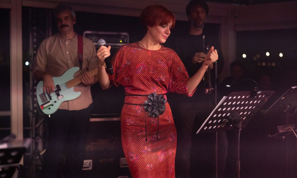 Live Singer at Ploes 